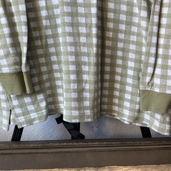 CHAPS by  Ralph Lauren Avocado and white colors - Picture 5 of 6